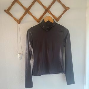 Shinestar shiny leather look turtle neck